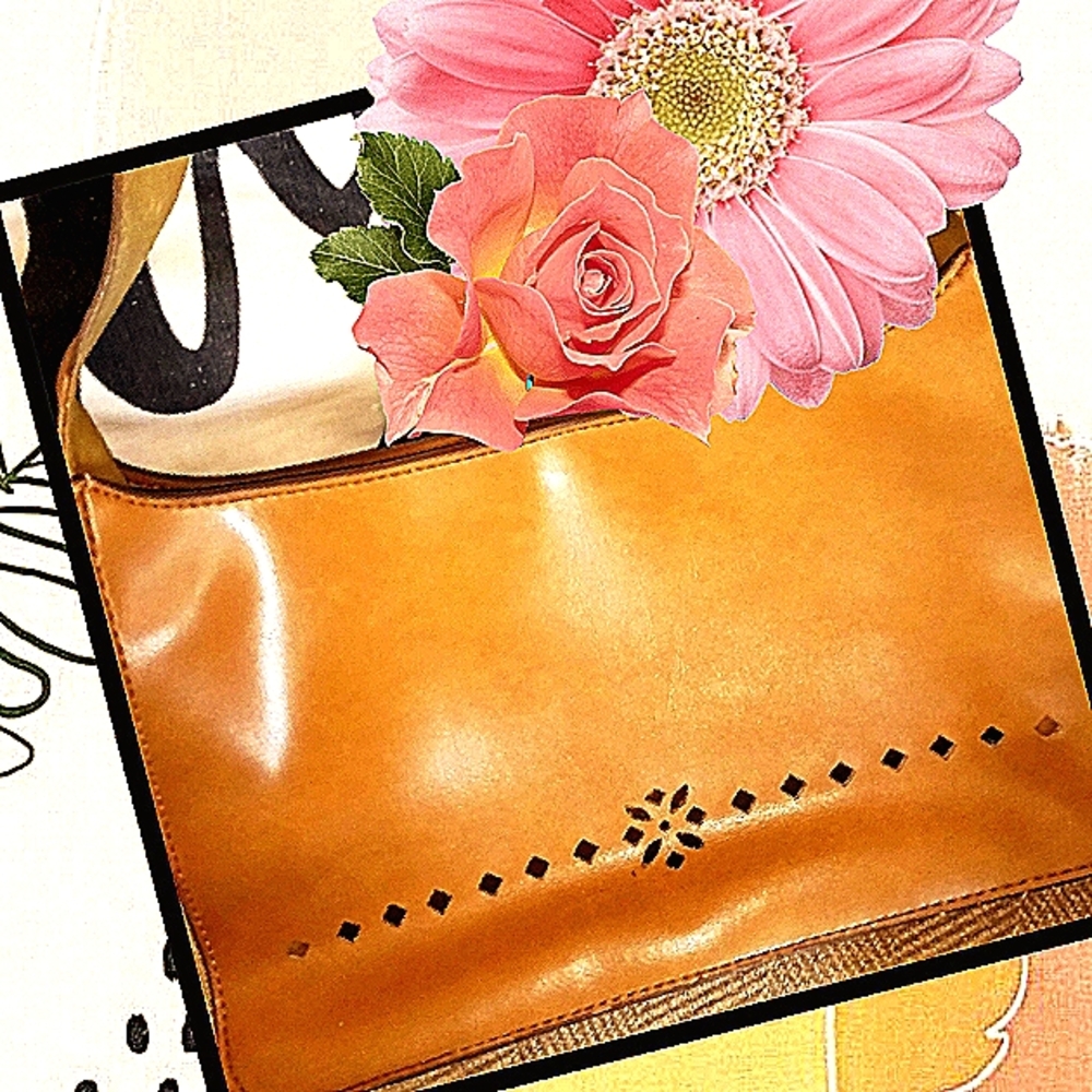 👠MONDONI Tan , Vegan Leather Handbag! Perfect Size 🦋